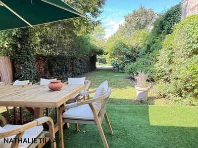 Maison - 284 m² - 9 pièces