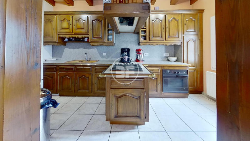 Maison - 200 m² - 6 pièces