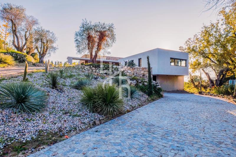 Maison - 470 m² - 7 pièces