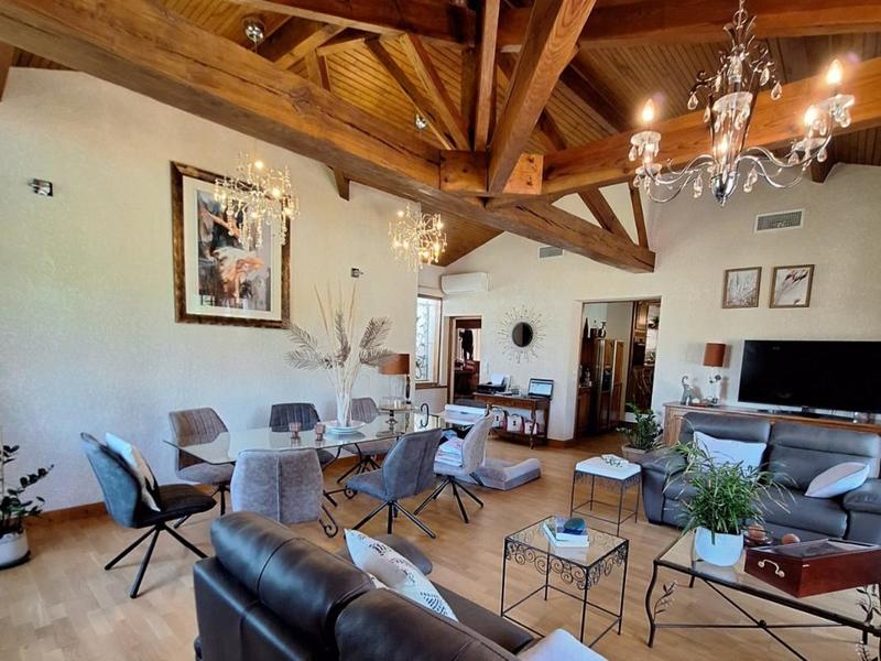 Mas - 207 m² - 6 pièces