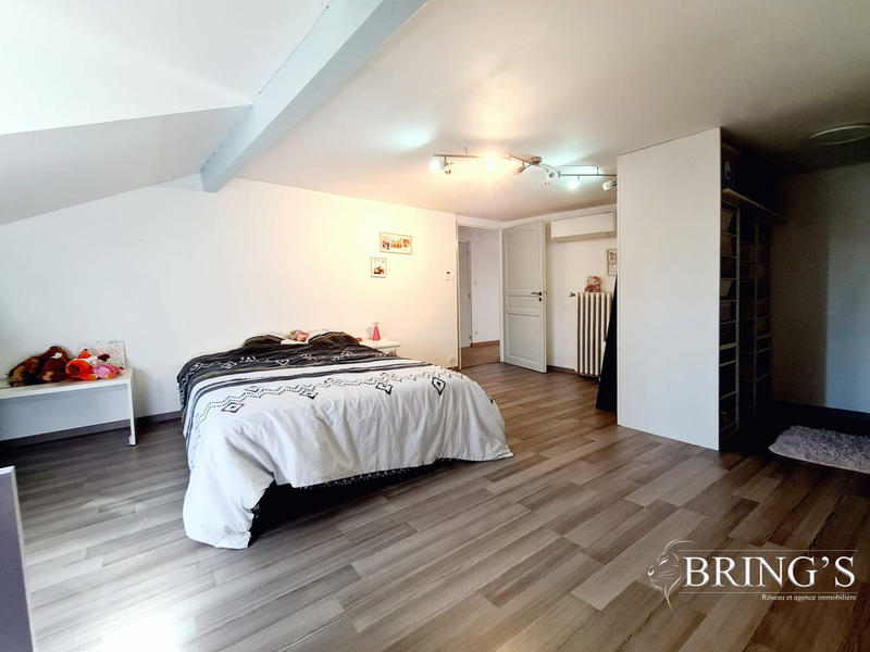 Maison - 202 m² - 8 pièces