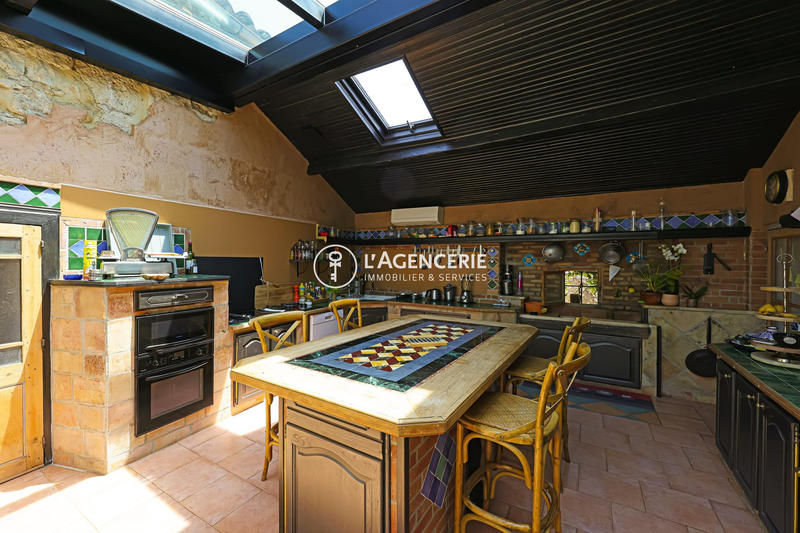 Maison ancienne - 569 m² - 15 pièces
