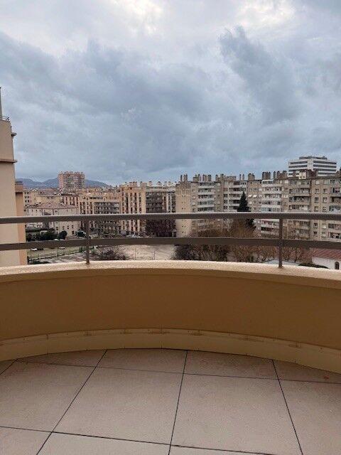 Appartement - 80 m² - 5 pièces