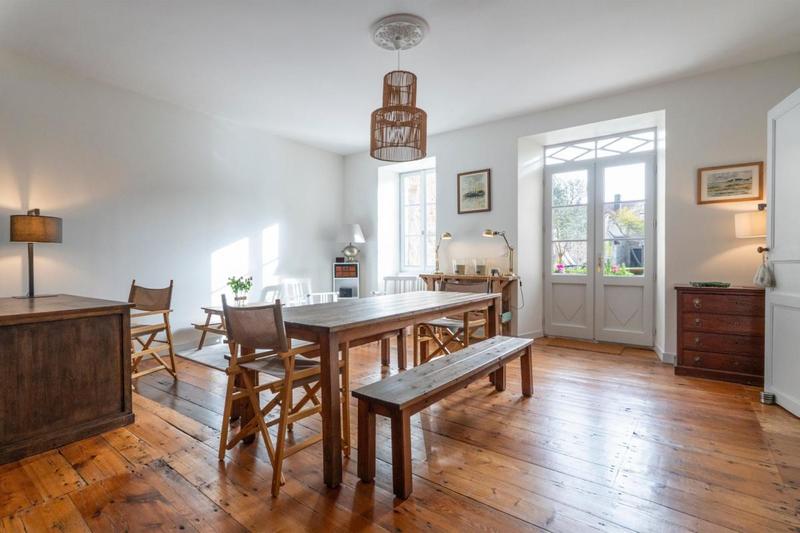 Maison - 219 m² - 5 pièces