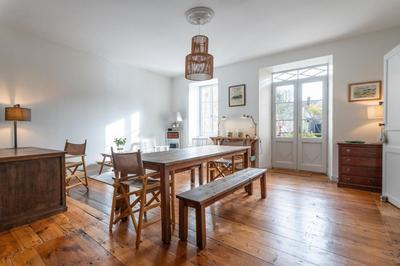 Maison - 219 m² - 5 pièces