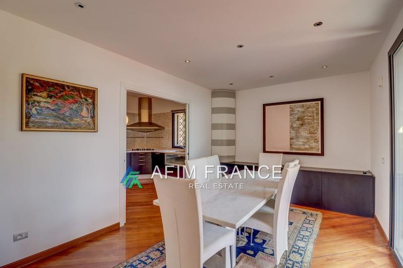 Villa - 360 m² - 7 pièces