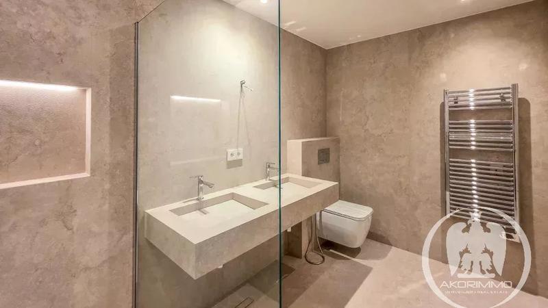 Villa - 238 m² - 5 pièces