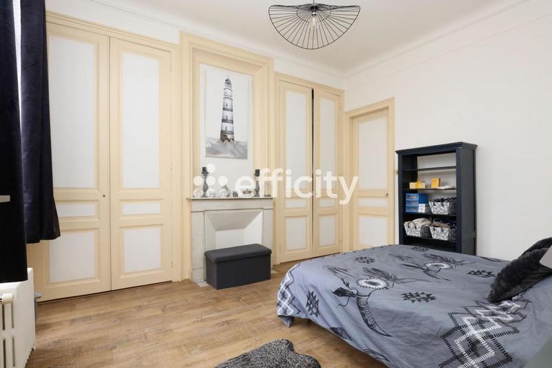 Maison - 248 m² - 10 pièces