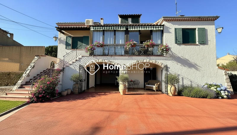 Maison traditionnelle - 230 m² - 8 pièces