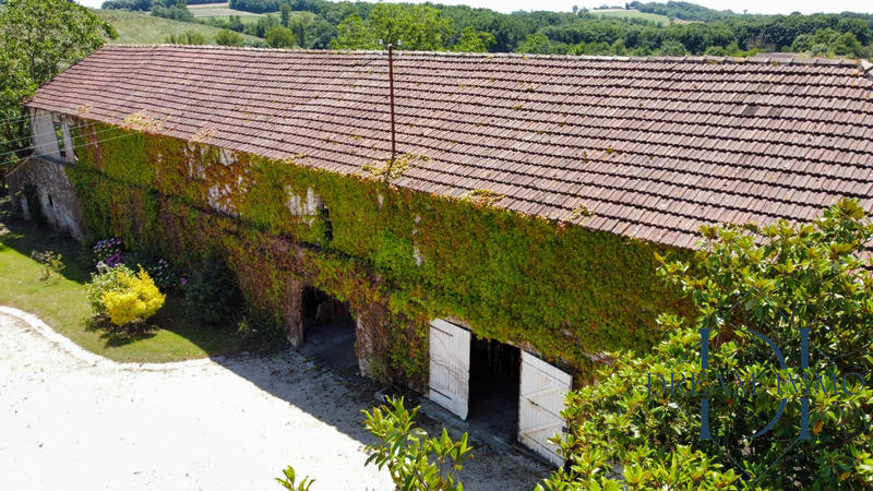 Maison - 529 m² - 18 pièces