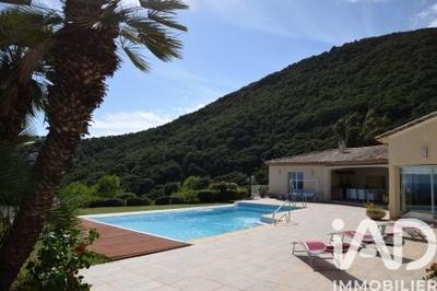 Maison - 352 m² - 7 pièces