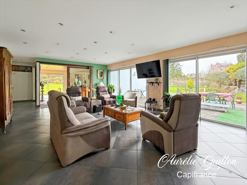 Maison - 254 m² - 9 pièces