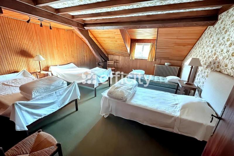 Maison - 215 m² - 8 pièces