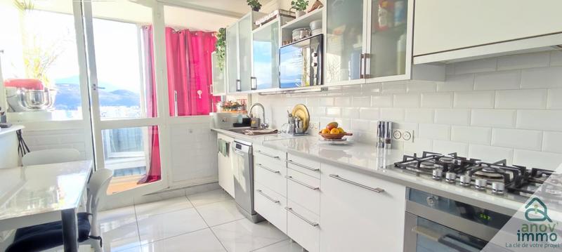 Appartement - 80 m² - 4 pièces