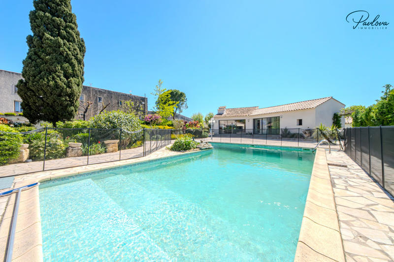 Maison traditionnelle - 280 m² - 6 pièces