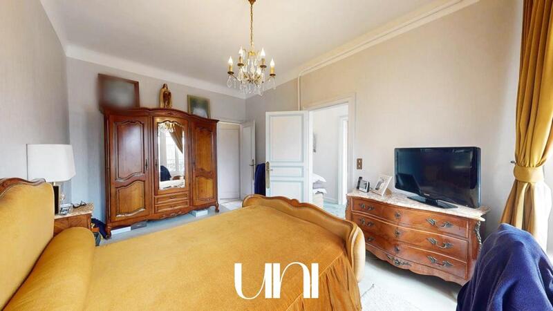 Maison de maîtres - 300 m² - 8 pièces