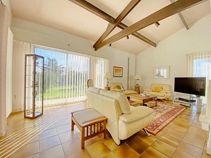 Maison - 230 m² - 8 pièces