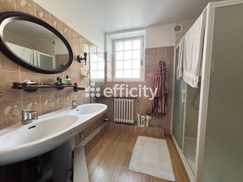 Maison - 200 m² - 8 pièces