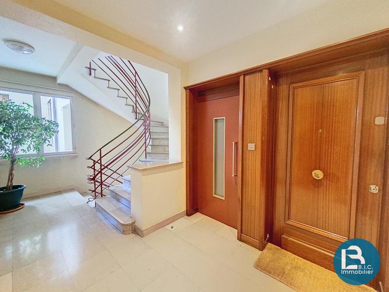 Appartement - 110 m² - 5 pièces