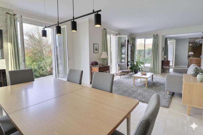 Maison - 230 m² - 9 pièces