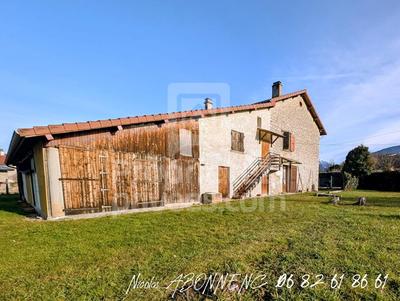 Maison - 200 m² - 8 pièces