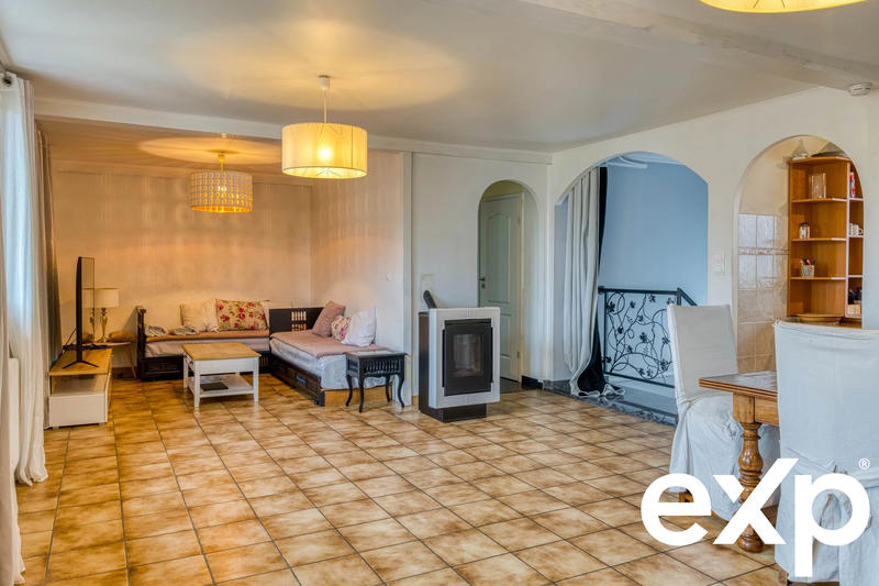 Maison - 182 m² - 9 pièces