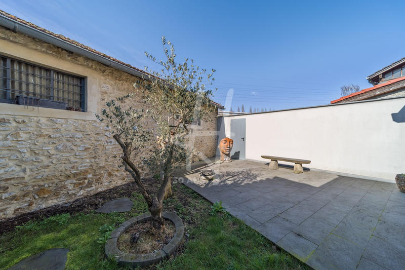 Loft - 85 m² - 4 pièces