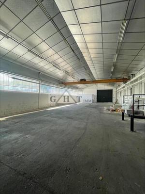 Entrepôt - 1 050 m²