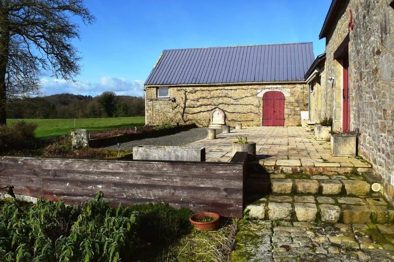 Maison - 245 m² - 10 pièces