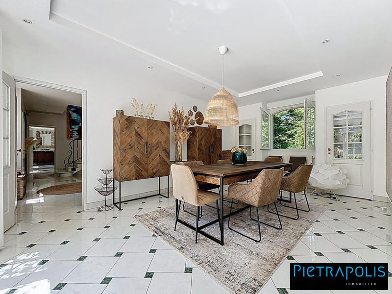 Villa - 244 m² - 7 pièces