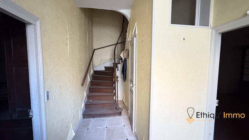 Maison - 202 m² - 8 pièces