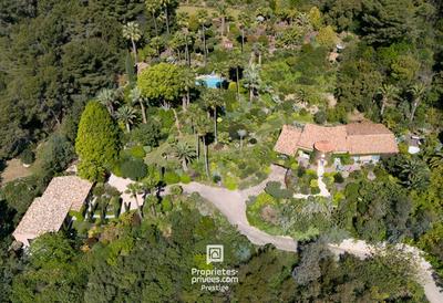 Maison - 372 m² - 10 pièces