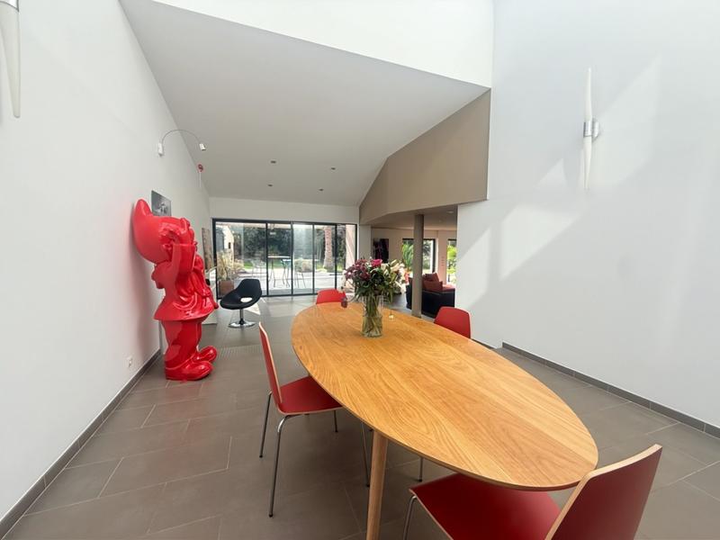 Maison - 211 m² - 5 pièces