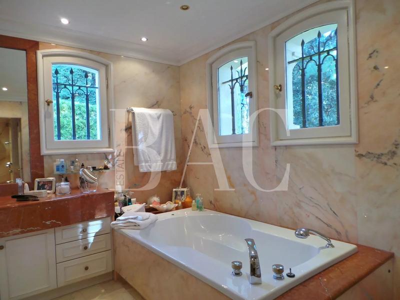 Villa - 420 m² - 14 pièces