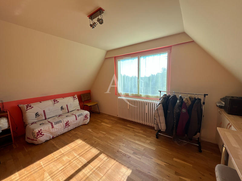 Maison - 180 m² - 8 pièces