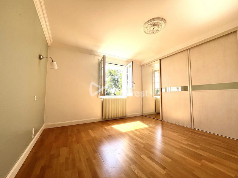 Villa - 192 m² - 8 pièces