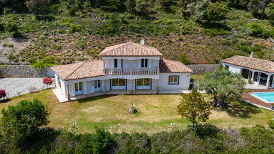 Propriété - 188 m² - 6 pièces