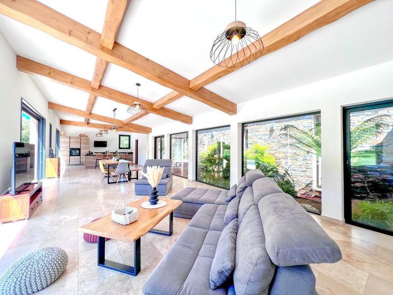 Maison contemporaine - 290 m² - 8 pièces