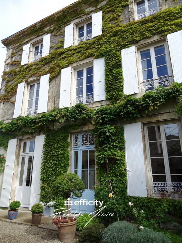 Maison - 240 m² - 8 pièces