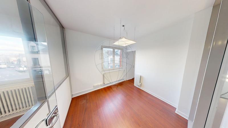 Local commercial - 80 m² - 5 pièces