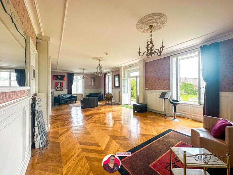 Maison - 868 m² - 23 pièces