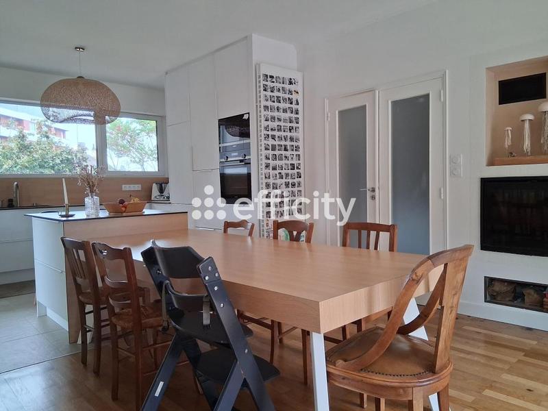 Maison - 208 m² - 10 pièces