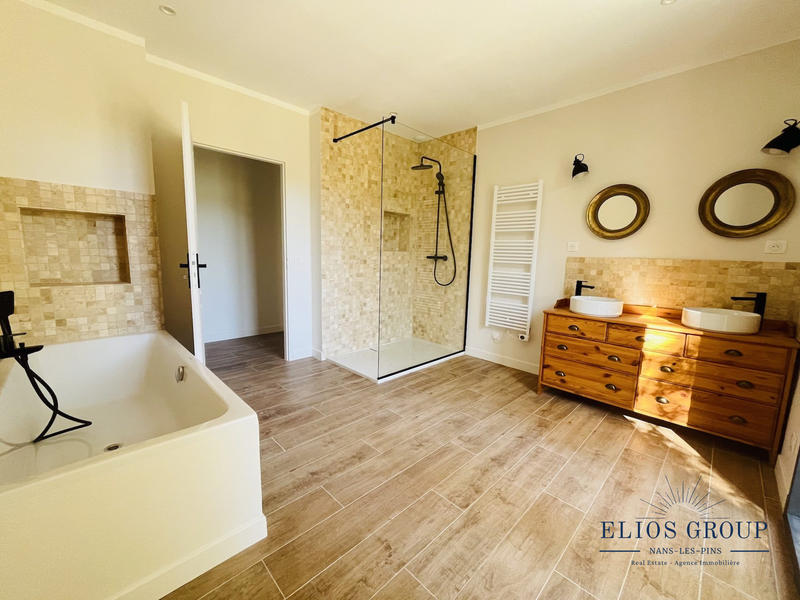 Villa - 310 m² - 10 pièces