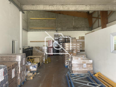 Entrepôt - 320 m²