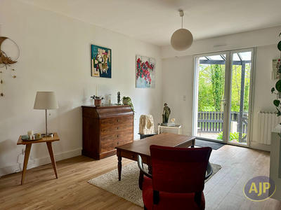 Maison - 180 m² - 8 pièces