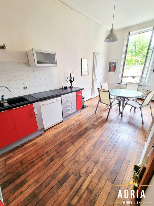Appartement - 238 m² - 5 pièces