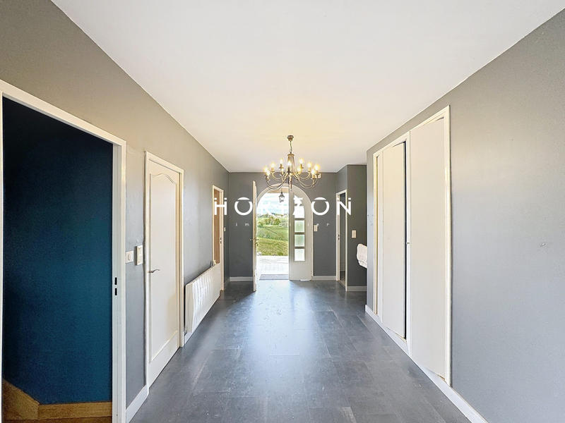 Maison - 218 m² - 6 pièces