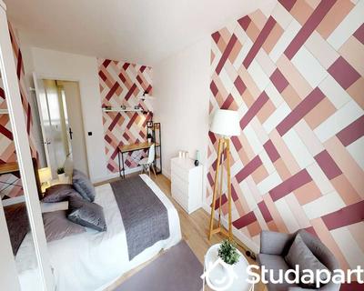 Chambre - 80 m² - 1 pièce