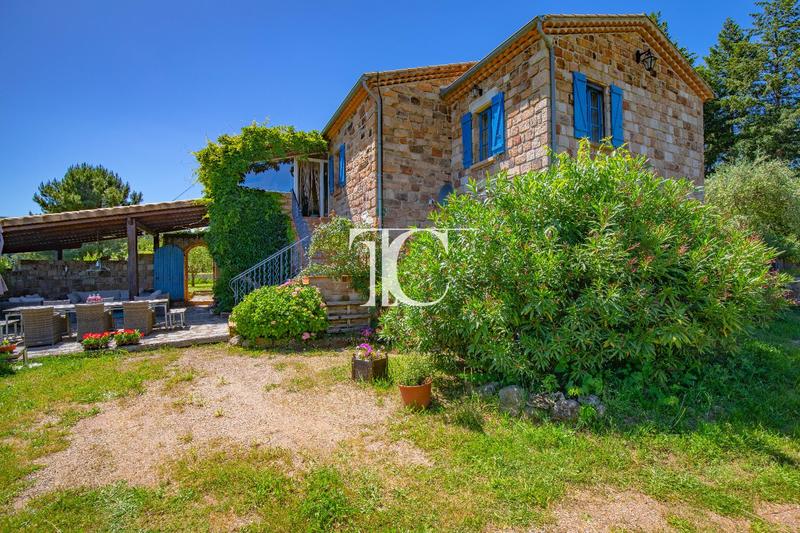 Maison - 301 m² - 8 pièces