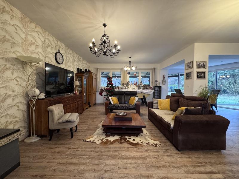 Maison - 180 m² - 8 pièces